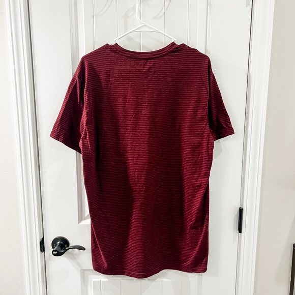 Columbia Men’s Red Burgundy Striped Logo Front Stretch Tshirt Size XL - Picture 2 of 7